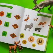 Монтессорі: світ досягнень. Моя перша книга з фантастичними наліпками. У лісі