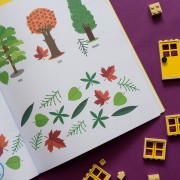 Монтессорі: світ досягнень. Моя перша книга з фантастичними наліпками. У саду