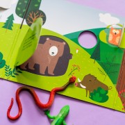 Книжка з віконцями. Хто сховався у лісі