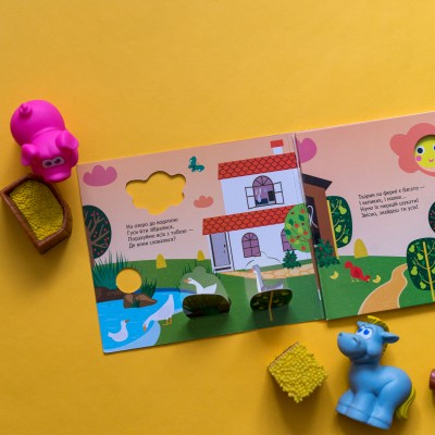 Книжка з віконцями. Хто сховався на фермі Книжка з віконцями. Хто сховався на фермі